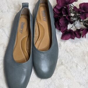 Born Beca Women's Blue Leather Flats